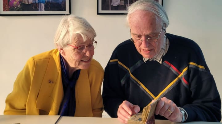 Echtpaar schenkt zeldzame middeleeuwse gebedenboeken aan UB Leiden
